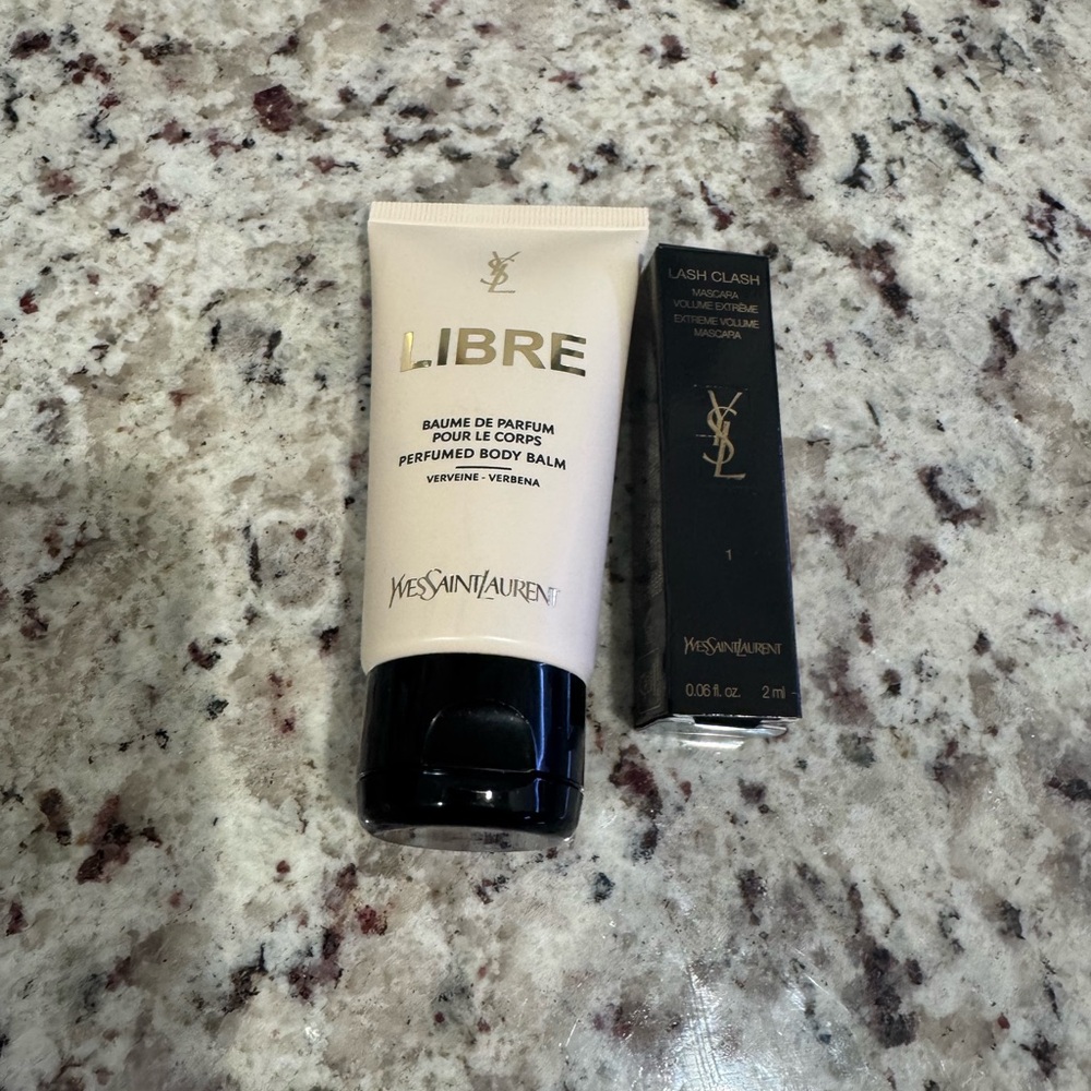 CHANEL White and Gold Beauty Set - Picture 4 of 12